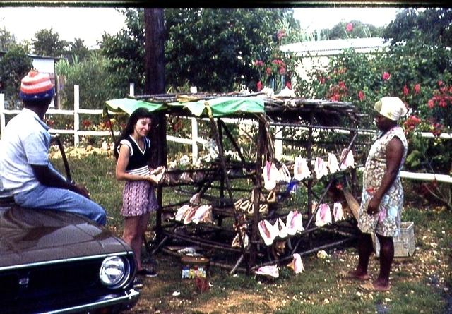 Yutan, Elaine & The Shell Lady